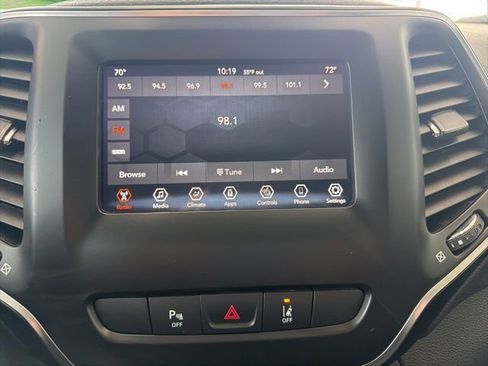 Used 2020 Jeep Cherokee Latitude Lux w/ Comfort/Convenience Group AWD/4WD image 19