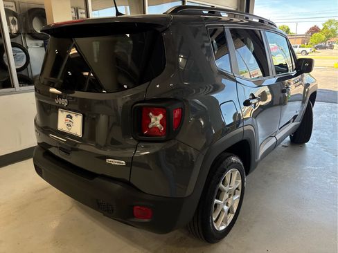 Used 2022 Jeep Renegade Latitude w/ Convenience Group AWD/4WD image 6