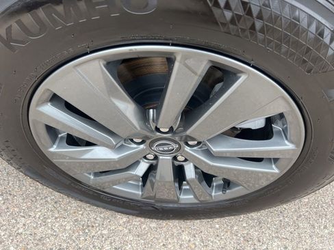 Certified 2024 Nissan Pathfinder SV w/ SV Premium Package AWD/4WD image 44