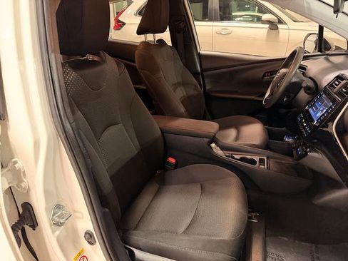 Used 2020 Toyota Prius LE image 28