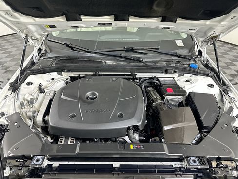 Used 2020 Volvo S60 T6 Momentum image 32