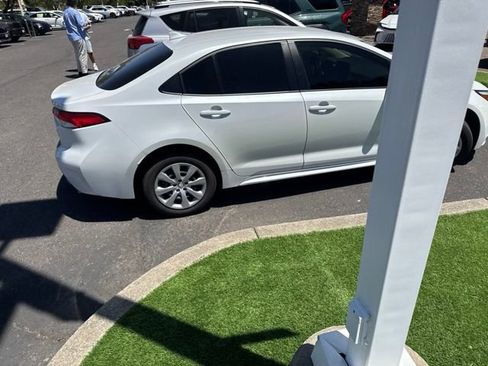 Used 2025 Toyota Corolla LE w/ Convenience Package FWD image 32
