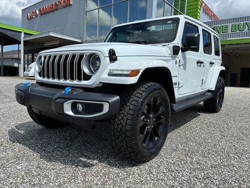 Used 2024 Jeep Wrangler Sahara image 11