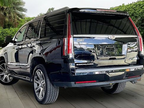 Used 2016 Cadillac Escalade Premium RWD image 9