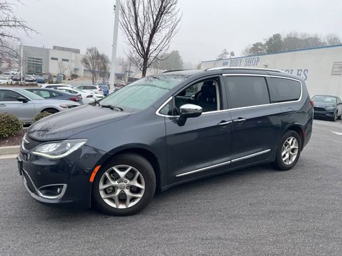 Used 2020 Chrysler Pacifica Limited image 5