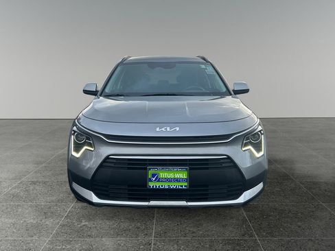 Used 2023 Kia Niro LX image 2