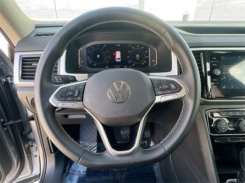 Used 2023 Volkswagen Atlas SE image 15