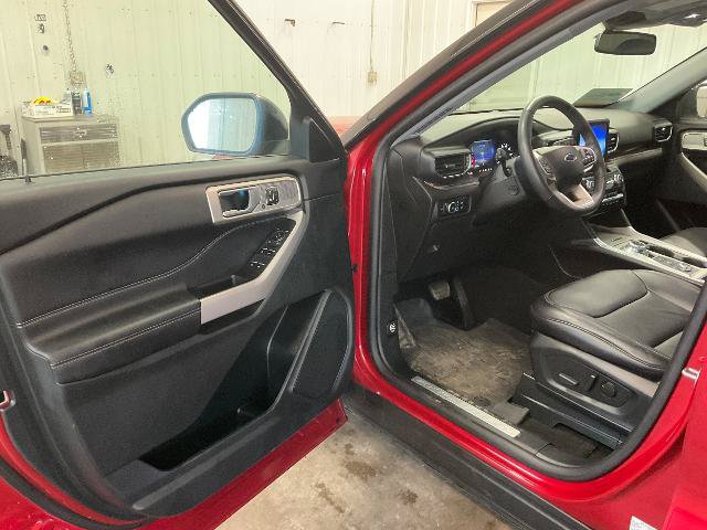 Certified 2024 Ford Explorer Limited w/ Equipment Group 301A AWD/4WD image 8
