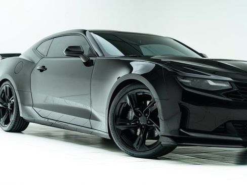 Used 2021 Chevrolet Camaro LT RWD image 3
