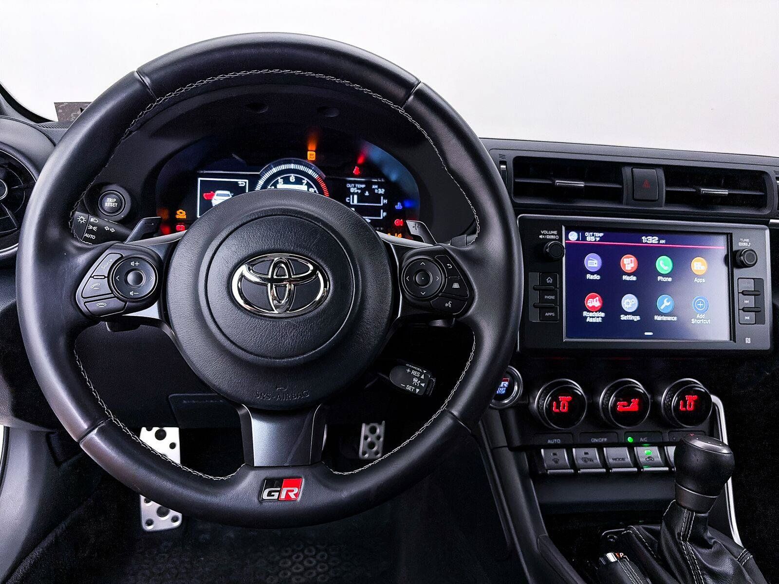 Used 2024 Toyota GR86 Premium RWD image 5