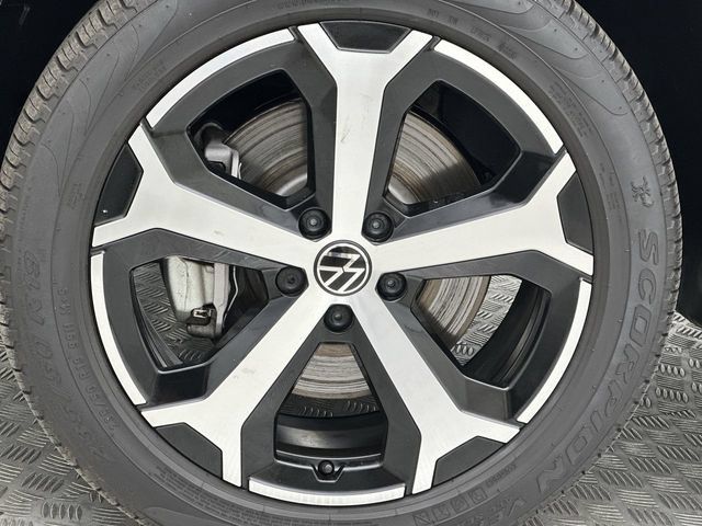 Certified 2025 Volkswagen Tiguan SE AWD/4WD image 10