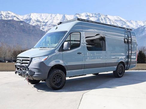 Used 2022 Mercedes-Benz Sprinter 2500 image 2
