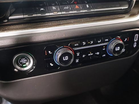 Used 2022 Chevrolet Silverado 1500 LT AWD/4WD image 7