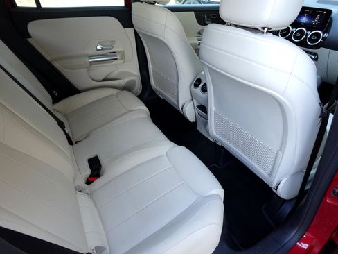 Used 2021 Mercedes-Benz GLA 250 4MATIC w/ Premium Package image 14