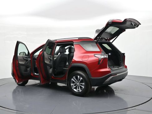 Used 2025 Chevrolet Equinox LT w/ Convenience Package II FWD image 31