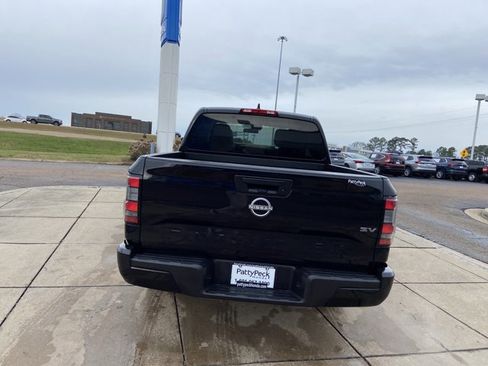 Used 2024 Nissan Frontier SV image 9