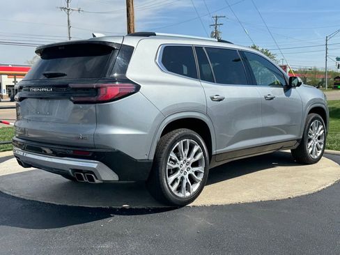 Used 2025 GMC Acadia Denali w/ Super Cruise Package FWD image 7