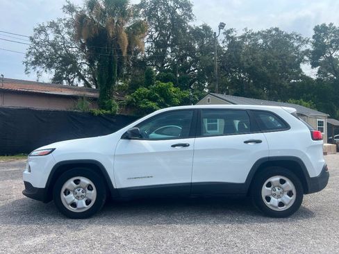 Used 2015 Jeep Cherokee Sport FWD image 7