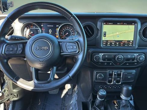 Used 2022 Jeep Gladiator Sport image 9