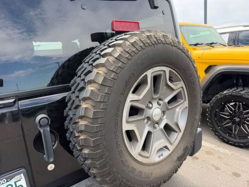 Used 2014 Jeep Wrangler Unlimited Rubicon w/ Connectivity Group AWD/4WD image 13