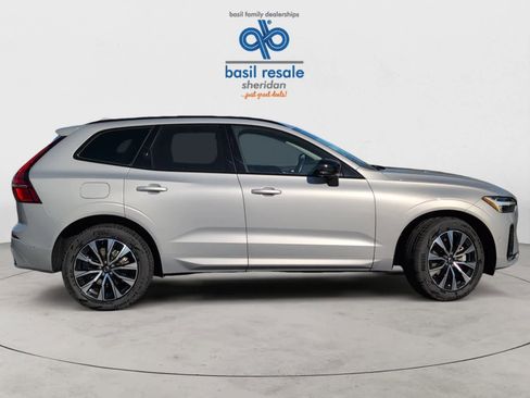 Used 2025 Volvo XC60 B5 Plus image 9