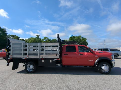 Used 2022 RAM 5500 Tradesman w/ Chrome Appearance Group RWD image 2