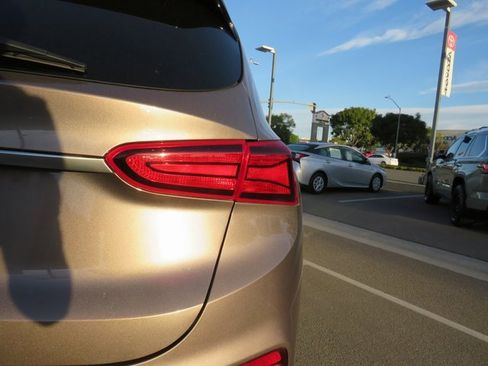 Used 2020 Hyundai Santa Fe SEL w/ Convenience Package image 11