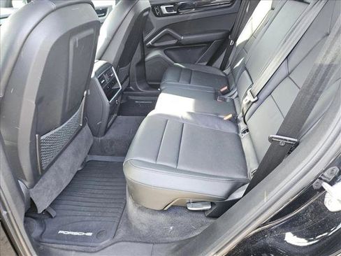 Used 2021 Porsche Cayenne image 8