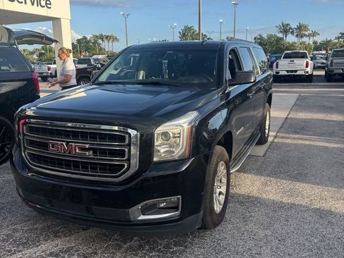Used 2019 GMC Yukon XL SLT image 2