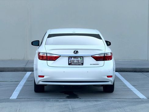 Used 2014 Lexus ES 300h w/ Luxury Package w/Bamboo Trim FWD image 6