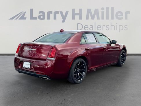 Used 2019 Chrysler 300 Touring w/ Sport Appearance Package image 5