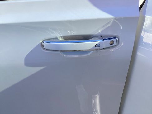 Used 2021 GMC Yukon XL Denali w/ Denali Premium Package image 28