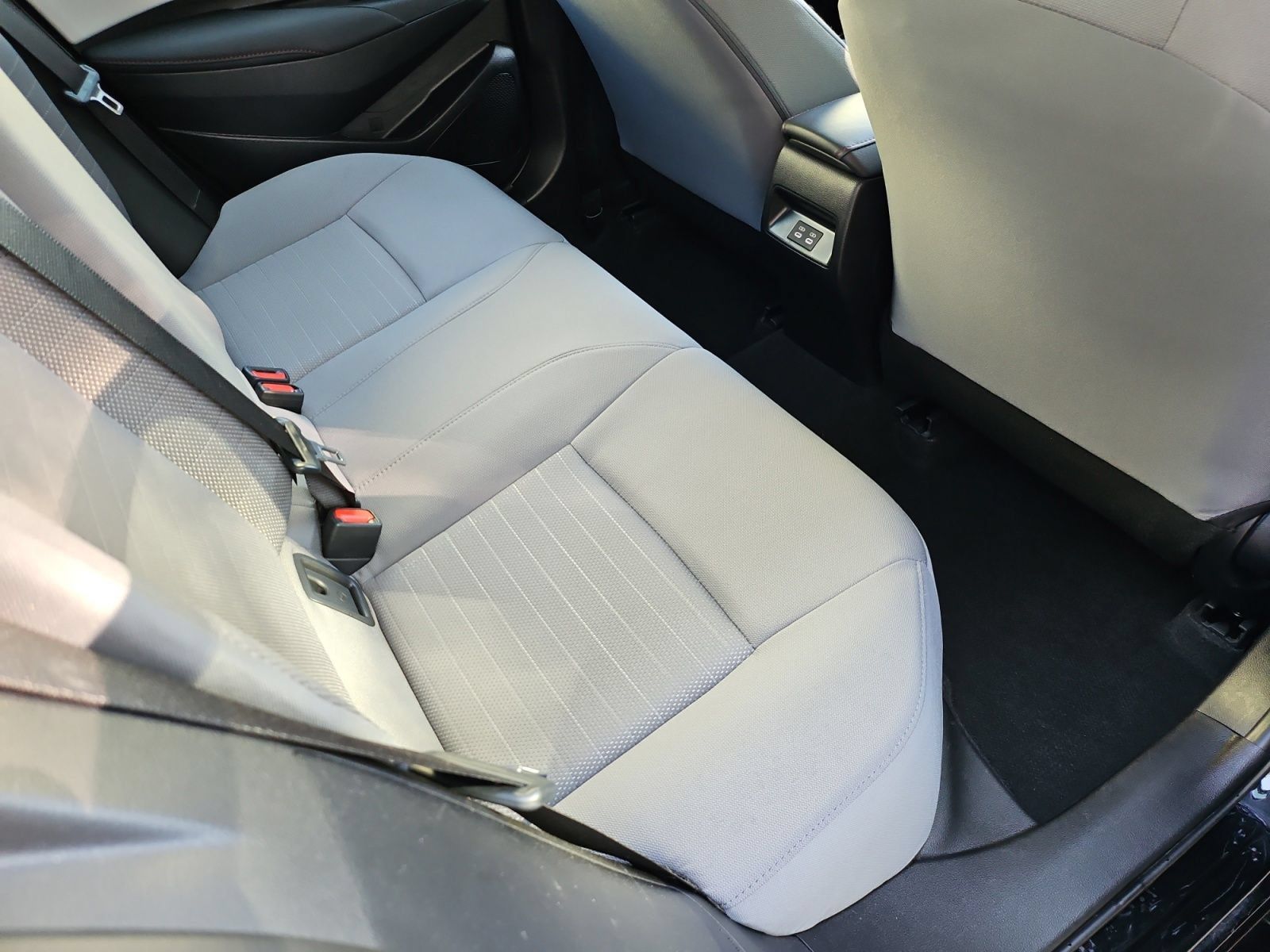 Used 2025 Toyota Corolla SE FWD image 32