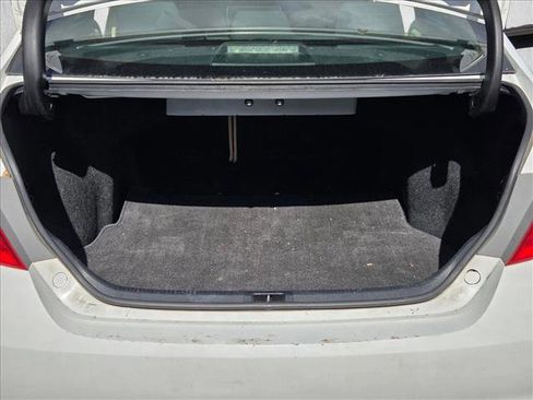 Used 2015 Toyota Camry LE image 7