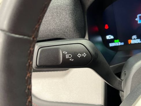 Used 2025 Ford Explorer Active AWD/4WD image 59