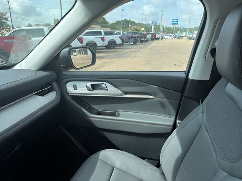 New 2026 Ford Explorer Active w/ Active Comfort Package RWD image 29