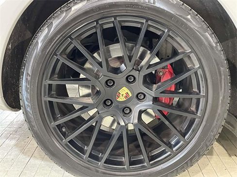 Used 2022 Porsche Cayenne GTS image 15
