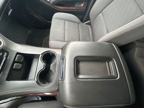 Used 2018 GMC Yukon SLE image 19