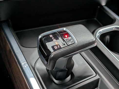 Used 2022 GMC Sierra 1500 SLT w/ SLT Convenience Package image 33