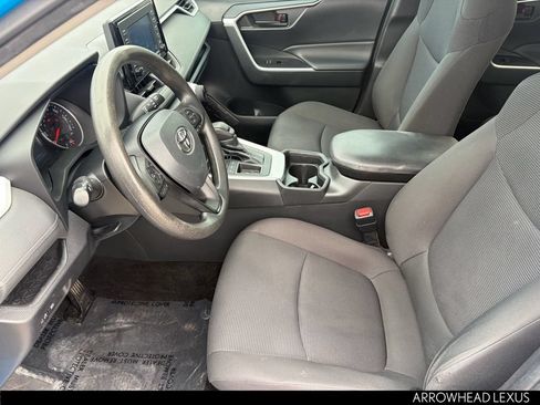 Used 2021 Toyota RAV4 LE w/ Carpet Mat Package (TMS) FWD image 12
