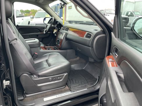 Used 2012 Chevrolet Tahoe LTZ AWD/4WD image 34