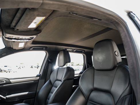 Used 2013 Porsche Cayenne Turbo AWD/4WD image 4