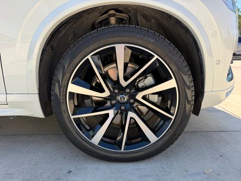 Certified 2024 Volvo XC90 B6 Ultimate w/ Lounge Package AWD/4WD image 9
