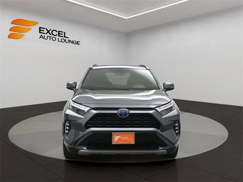 Used 2022 Toyota RAV4 SE image 8