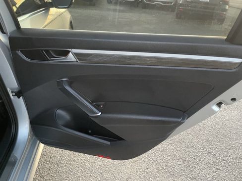 Used 2018 Volkswagen Passat 2.0T SE image 18