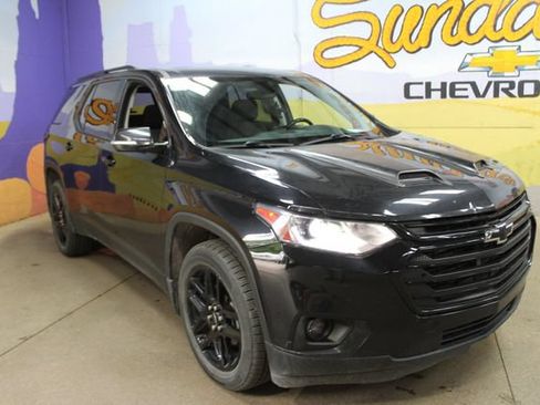 Used 2019 Chevrolet Traverse LT w/ LPO, Blackout Package AWD/4WD image 4