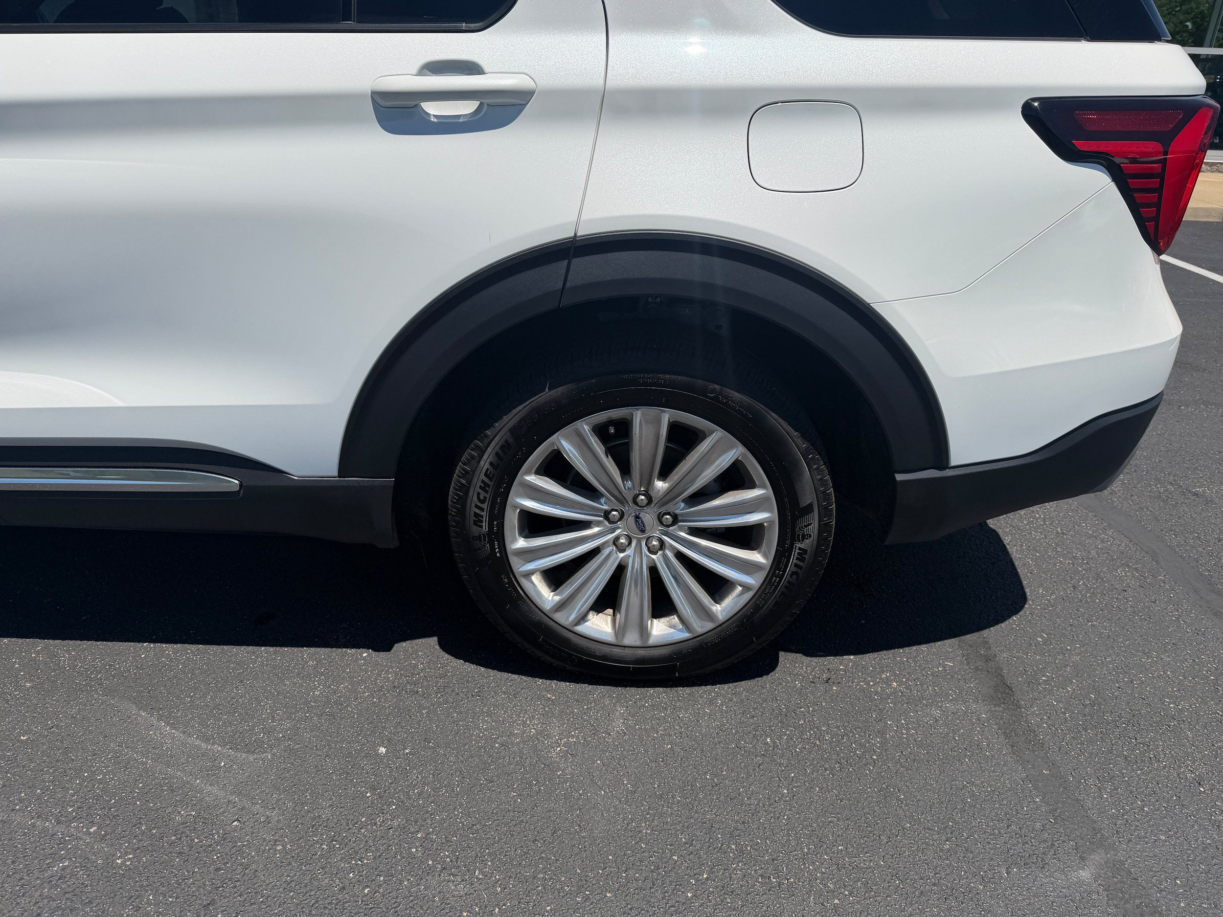 Certified 2025 Ford Explorer Platinum w/ LUX Leather Package AWD/4WD image 10