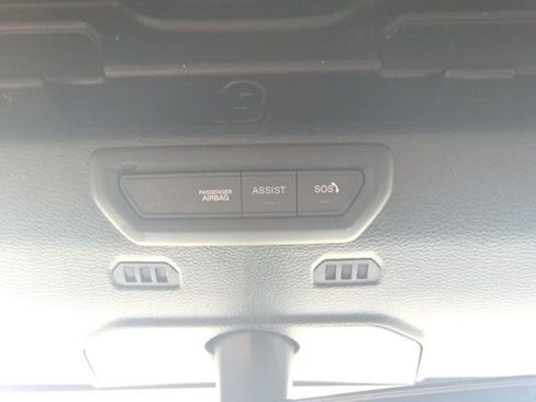 Used 2020 Jeep Wrangler Unlimited Sahara image 27