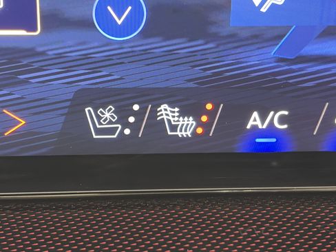 Certified 2024 Chevrolet Traverse RS w/ LPO, Floor Liner Package AWD/4WD image 27