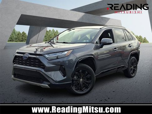 Used 2022 Toyota RAV4 SE image 1